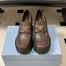 顶级品质 Prada 普拉达 26Fw最新复古老钱风高跟乐福鞋 明星同款经典三角标厚底增高小皮鞋乐福鞋 这款拉牛皮革乐福 顶级品质 Prada 普拉达 26Fw最新复古老钱风高跟乐福鞋 明星同款经典三角标厚底增高小皮鞋乐福鞋 这款拉牛皮革乐福