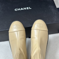 2026 秋冬新款 Chanel 26A小香 经典双C扣骑士靴厚底一脚蹬直筒长靴复古老钱风中筒靴 套筒骑士靴绝对是帅气百 2026 秋冬新款 Chanel 26A小香 经典双C扣骑士靴厚底一脚蹬直筒长靴复古老钱风中筒靴 套筒骑士靴绝对是帅气百