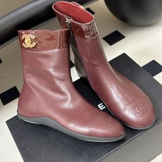 2026 秋冬新款 Chanel 26A小香 经典双C扣及踝靴厚底一脚蹬短靴复古老钱风侧拉链短靴 套筒骑士靴绝对是帅气百 2026 秋冬新款 Chanel 26A小香 经典双C扣及踝靴厚底一脚蹬短靴复古老钱风侧拉链短靴 套筒骑士靴绝对是帅气百