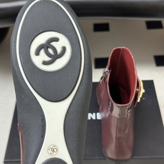 2026 秋冬新款 Chanel 26A小香 经典双C扣及踝靴厚底一脚蹬短靴复古老钱风侧拉链短靴 套筒骑士靴绝对是帅气百 2026 秋冬新款 Chanel 26A小香 经典双C扣及踝靴厚底一脚蹬短靴复古老钱风侧拉链短靴 套筒骑士靴绝对是帅气百