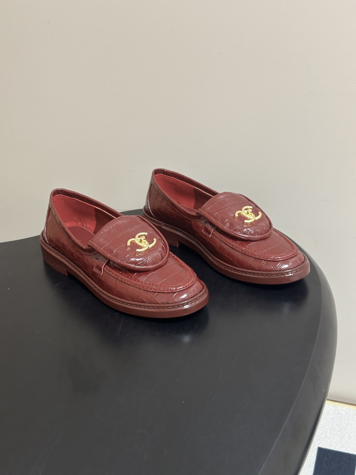 26FW新配色 Chanel小香经典款双C扣乐福鞋翻盖书包扣鳄鱼纹皮乐福鞋 一眼就爱上的乐福鞋 简约又经典 不挑风格 可 26FW新配色 Chanel小香经典款双C扣乐福鞋翻盖书包扣鳄鱼纹皮乐福鞋 一眼就爱上的乐福鞋 简约又经典 不挑风格 可