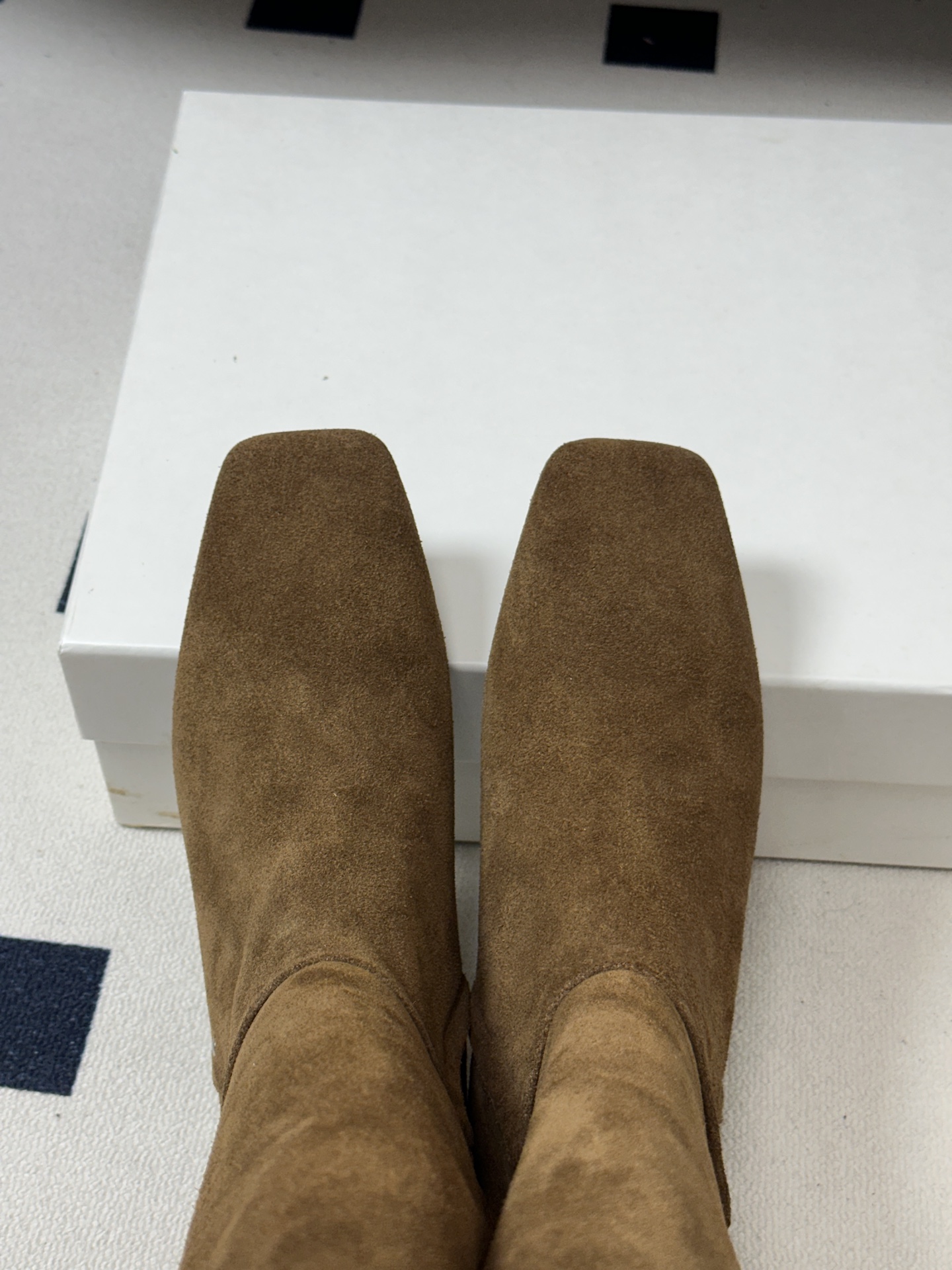 小众潮牌 Max mara26ss秋冬新品走秀主推款欧美风小方头内增高平底长靴骑士靴 狠货上新🔥搭配一排小铆钉金属扣侧拉 小众潮牌 Max mara26ss秋冬新品走秀主推款欧美风小方头内增高平底长靴骑士靴 狠货上新🔥搭配一排小铆钉金属扣侧拉