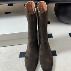 小众潮牌 Max mara26ss秋冬新品走秀主推款欧美风小方头内增高平底长靴骑士靴 狠货上新🔥搭配一排小铆钉金属扣侧拉 小众潮牌 Max mara26ss秋冬新品走秀主推款欧美风小方头内增高平底长靴骑士靴 狠货上新🔥搭配一排小铆钉金属扣侧拉