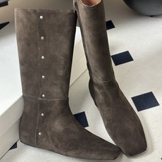 小众潮牌 Max mara26ss秋冬新品走秀主推款欧美风小方头内增高平底长靴骑士靴 狠货上新🔥搭配一排小铆钉金属扣侧拉 小众潮牌 Max mara26ss秋冬新品走秀主推款欧美风小方头内增高平底长靴骑士靴 狠货上新🔥搭配一排小铆钉金属扣侧拉