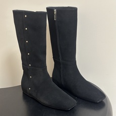 小众潮牌 Max mara26ss秋冬新品走秀主推款欧美风小方头内增高平底长靴骑士靴 狠货上新🔥搭配一排小铆钉金属扣侧拉 小众潮牌 Max mara26ss秋冬新品走秀主推款欧美风小方头内增高平底长靴骑士靴 狠货上新🔥搭配一排小铆钉金属扣侧拉
