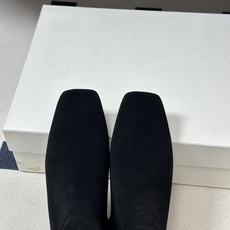 小众潮牌 Max mara26ss秋冬新品走秀主推款欧美风小方头内增高平底长靴骑士靴 狠货上新🔥搭配一排小铆钉金属扣侧拉 小众潮牌 Max mara26ss秋冬新品走秀主推款欧美风小方头内增高平底长靴骑士靴 狠货上新🔥搭配一排小铆钉金属扣侧拉