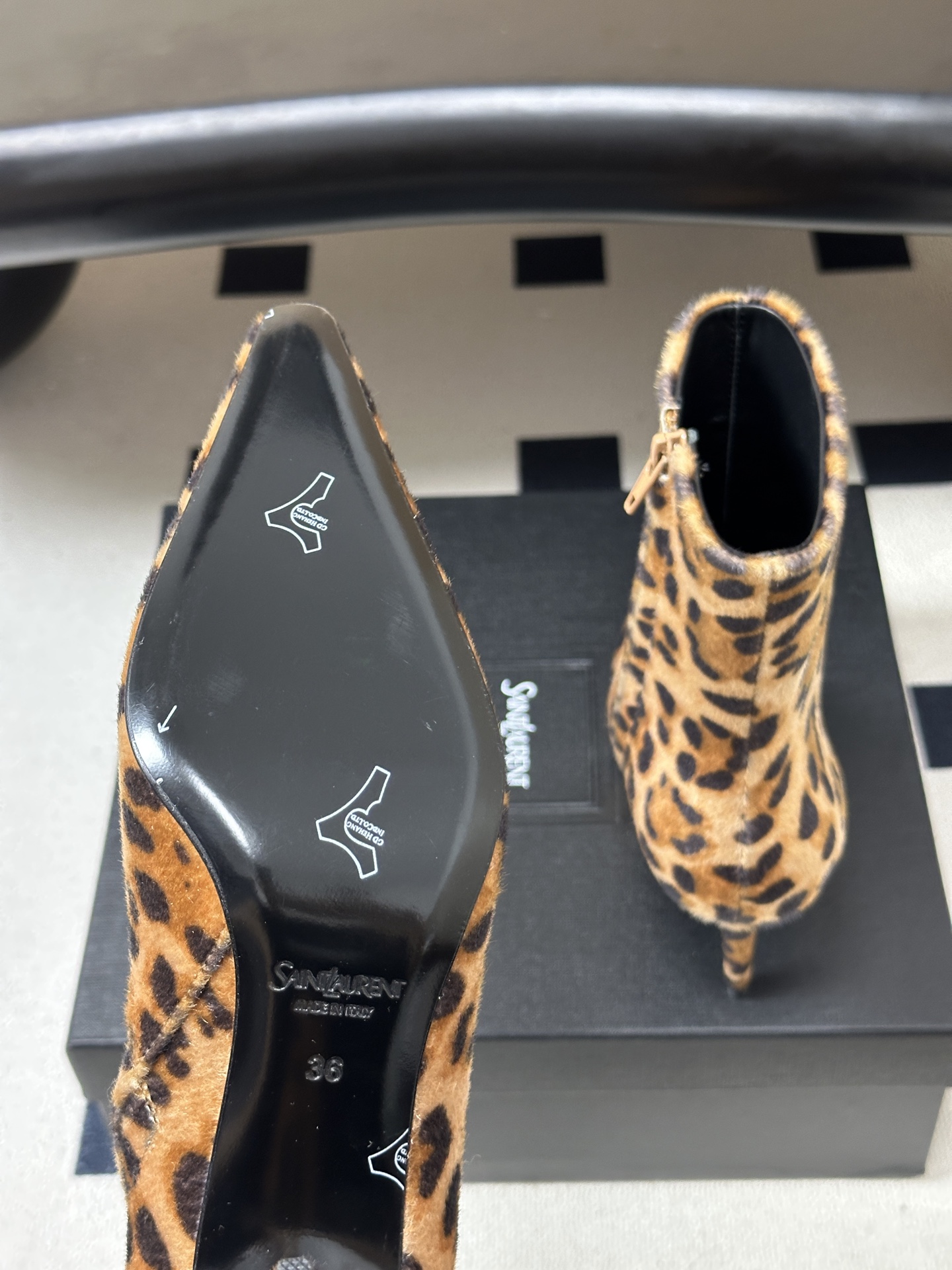 顶级品质 Saint Laurent fw26 new arrival~ YSL圣罗兰2026 秋冬新款侧拉链高跟及踝靴 顶级品质 Saint Laurent fw26 new arrival~ YSL圣罗兰2026 秋冬新款侧拉链高跟及踝靴