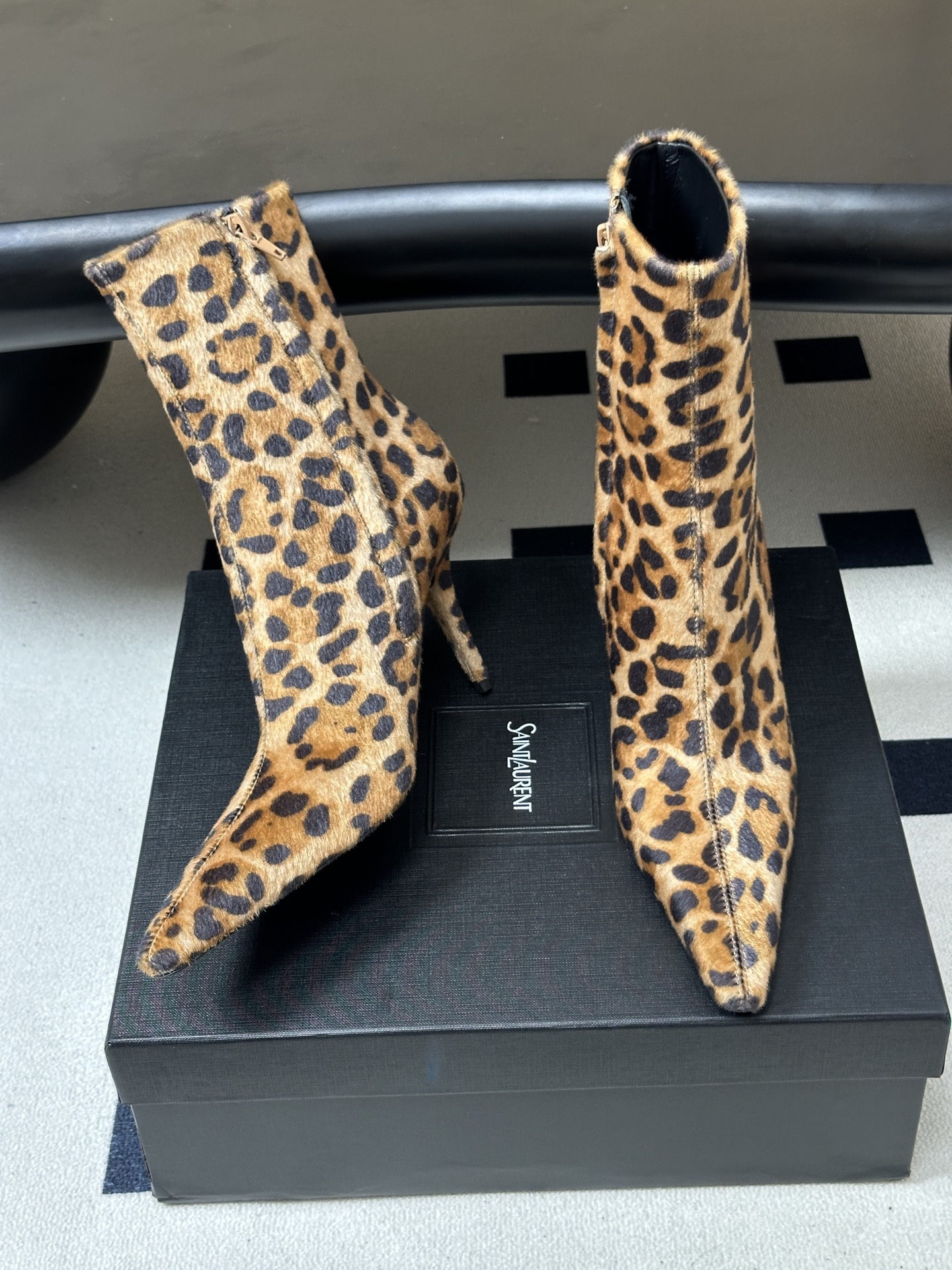 顶级品质 Saint Laurent fw26 new arrival~ YSL圣罗兰2026 秋冬新款侧拉链高跟及踝靴 顶级品质 Saint Laurent fw26 new arrival~ YSL圣罗兰2026 秋冬新款侧拉链高跟及踝靴