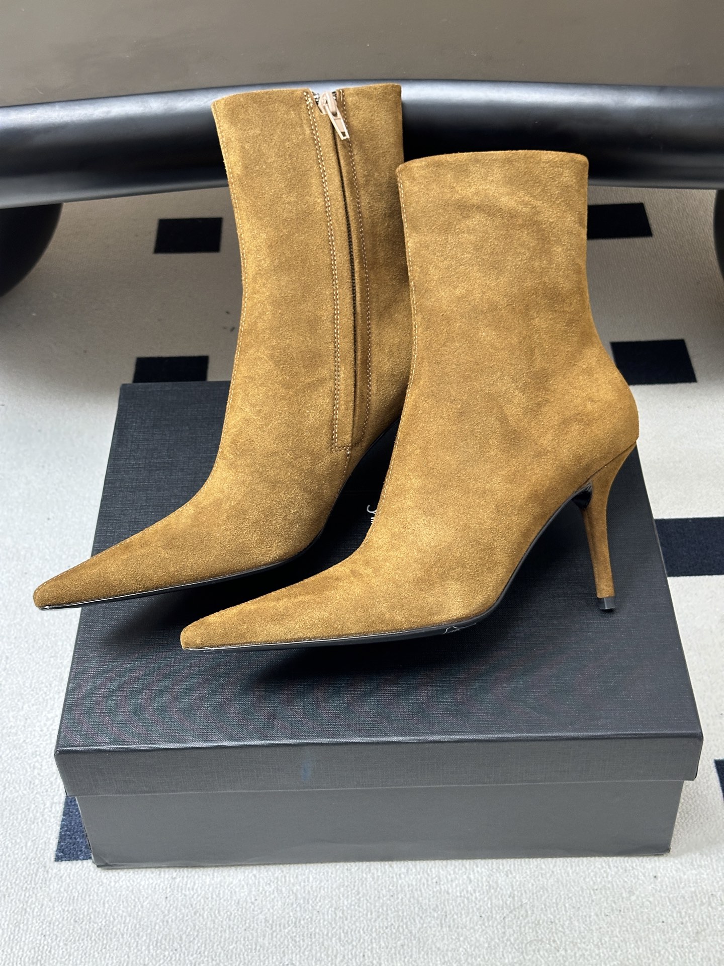 顶级品质 Saint Laurent fw26 new arrival~ YSL圣罗兰2026 秋冬新款侧拉链高跟及踝靴 顶级品质 Saint Laurent fw26 new arrival~ YSL圣罗兰2026 秋冬新款侧拉链高跟及踝靴