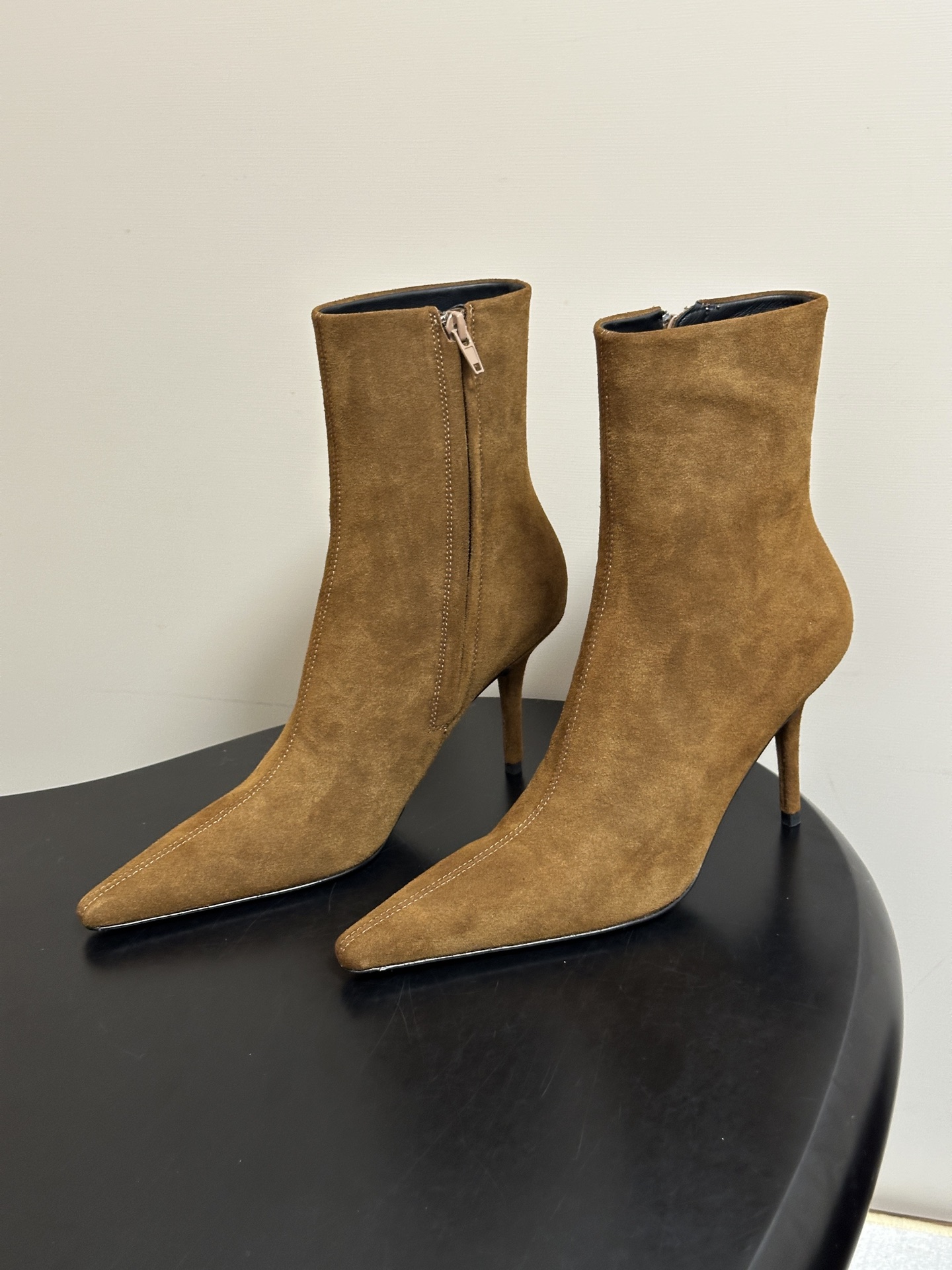顶级品质 Saint Laurent fw26 new arrival~ YSL圣罗兰2026 秋冬新款侧拉链高跟及踝靴 顶级品质 Saint Laurent fw26 new arrival~ YSL圣罗兰2026 秋冬新款侧拉链高跟及踝靴