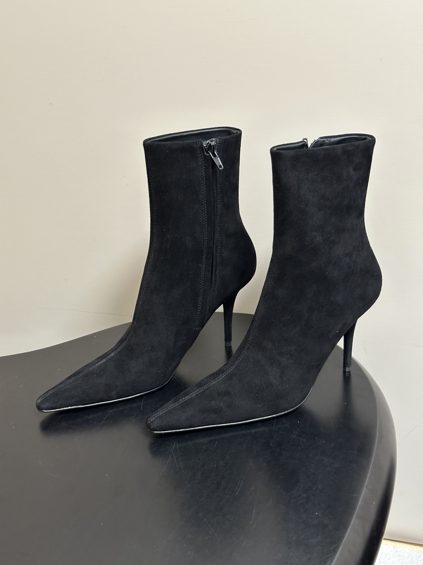 顶级品质 Saint Laurent fw26 new arrival~ YSL圣罗兰2026 秋冬新款侧拉链高跟及踝靴 顶级品质 Saint Laurent fw26 new arrival~ YSL圣罗兰2026 秋冬新款侧拉链高跟及踝靴