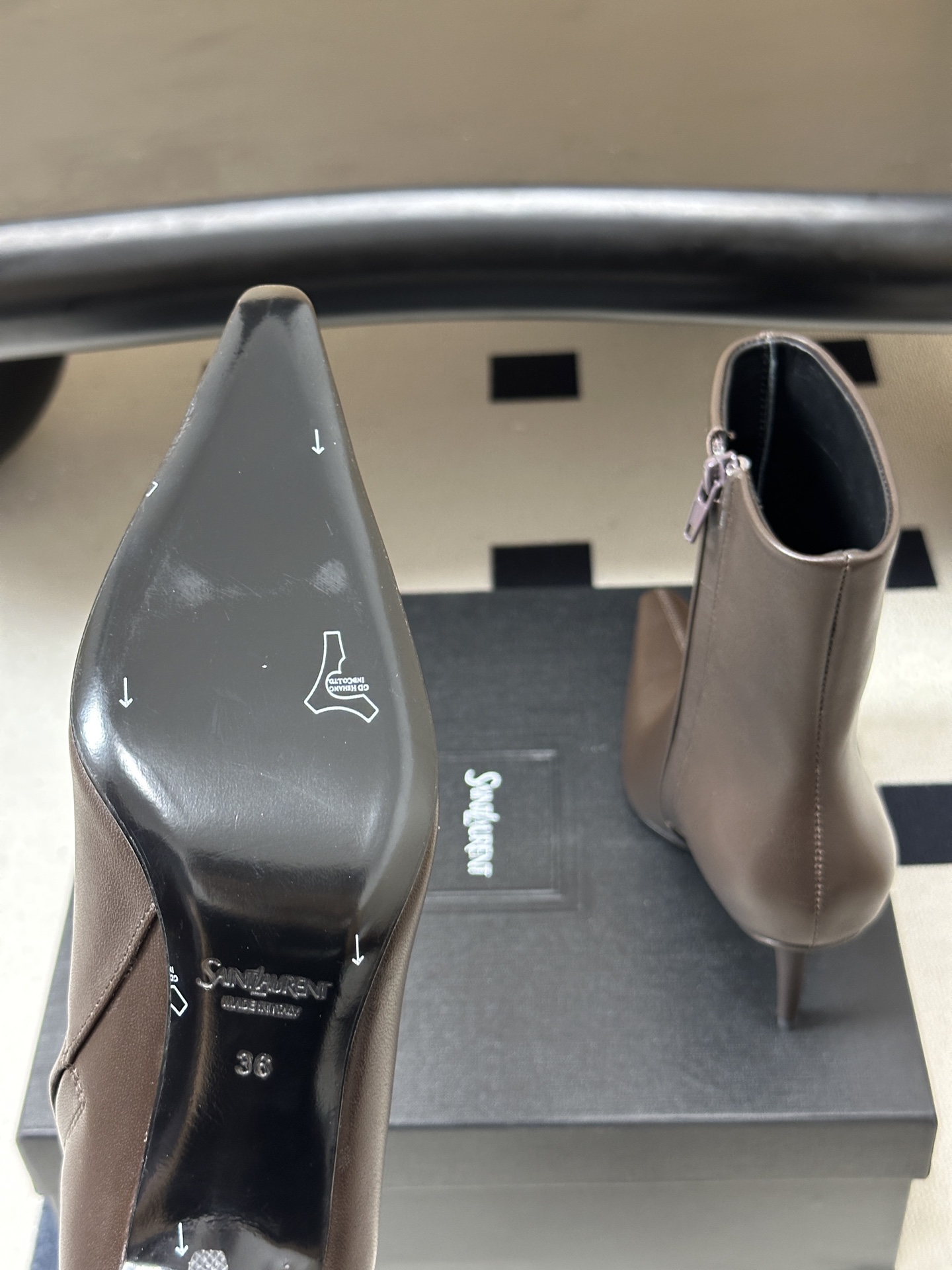 顶级品质 Saint Laurent fw26 new arrival~ YSL圣罗兰2026 秋冬新款侧拉链高跟及踝靴 顶级品质 Saint Laurent fw26 new arrival~ YSL圣罗兰2026 秋冬新款侧拉链高跟及踝靴