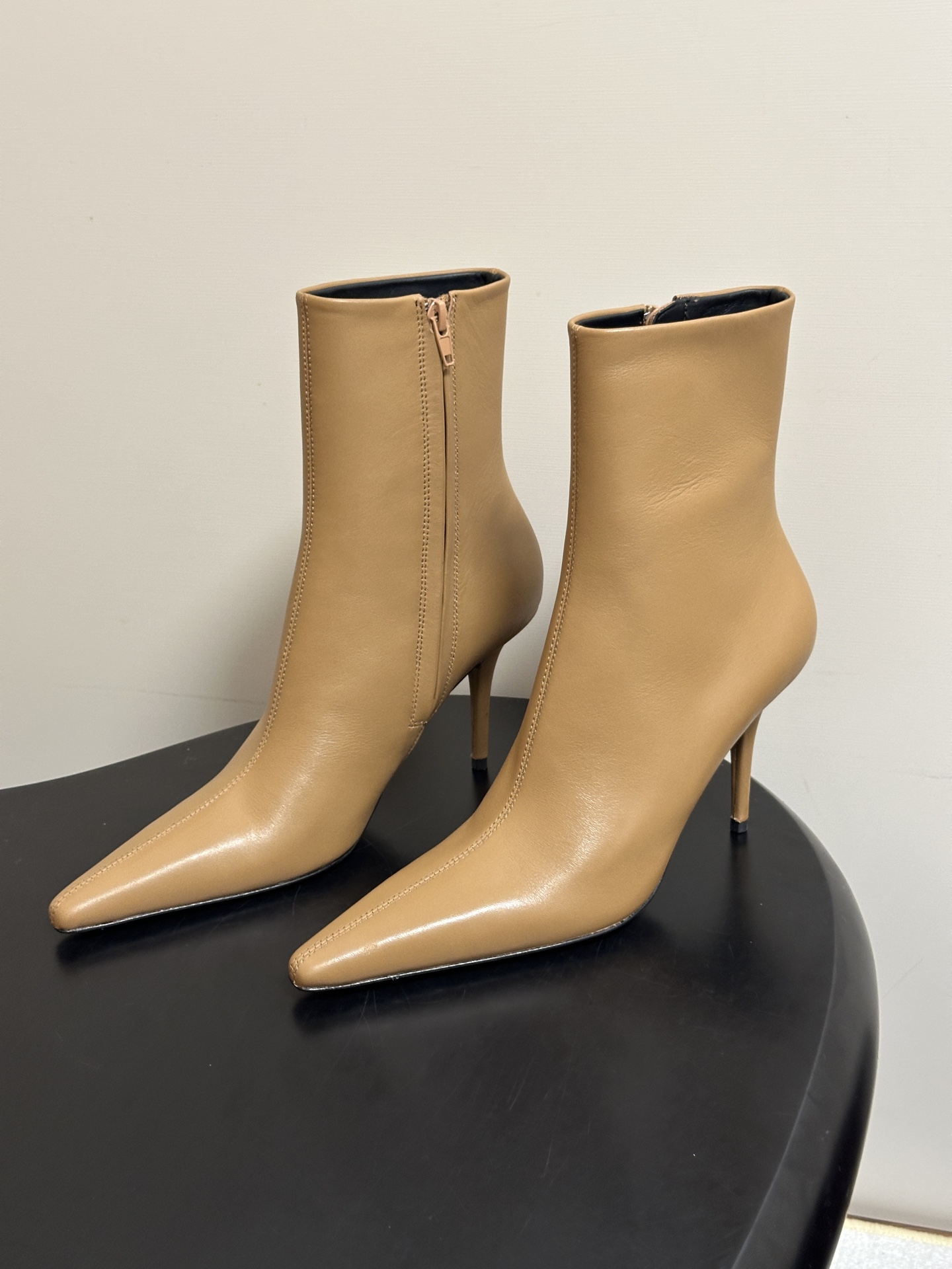 顶级品质 Saint Laurent fw26 new arrival~ YSL圣罗兰2026 秋冬新款侧拉链高跟及踝靴 顶级品质 Saint Laurent fw26 new arrival~ YSL圣罗兰2026 秋冬新款侧拉链高跟及踝靴