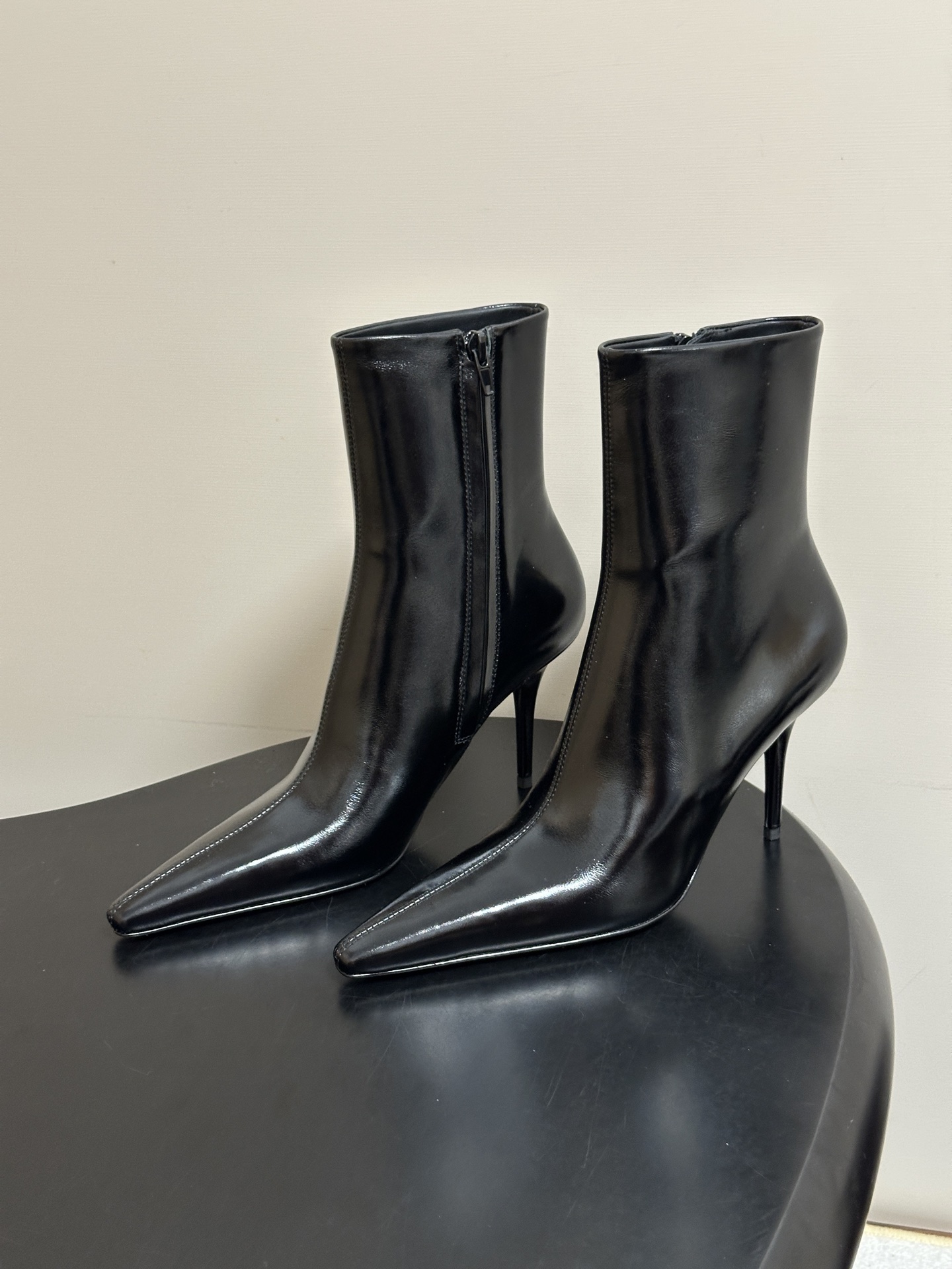 顶级品质 Saint Laurent fw26 new arrival~ YSL圣罗兰2026 秋冬新款侧拉链高跟及踝靴 顶级品质 Saint Laurent fw26 new arrival~ YSL圣罗兰2026 秋冬新款侧拉链高跟及踝靴