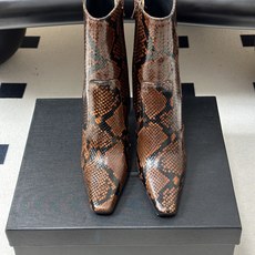 顶级品质 Saint Laurent fw26 new arrival~ YSL圣罗兰2026 秋冬新款侧拉高跟及踝靴细 顶级品质 Saint Laurent fw26 new arrival~ YSL圣罗兰2026 秋冬新款侧拉高跟及踝靴细