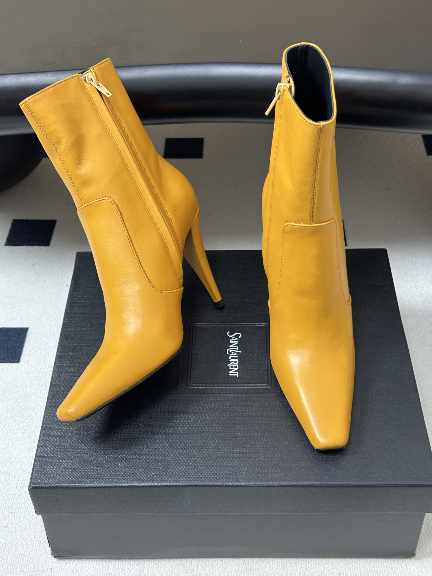顶级品质 Saint Laurent fw26 new arrival~ YSL圣罗兰2026 秋冬新款侧拉高跟及踝靴细 顶级品质 Saint Laurent fw26 new arrival~ YSL圣罗兰2026 秋冬新款侧拉高跟及踝靴细