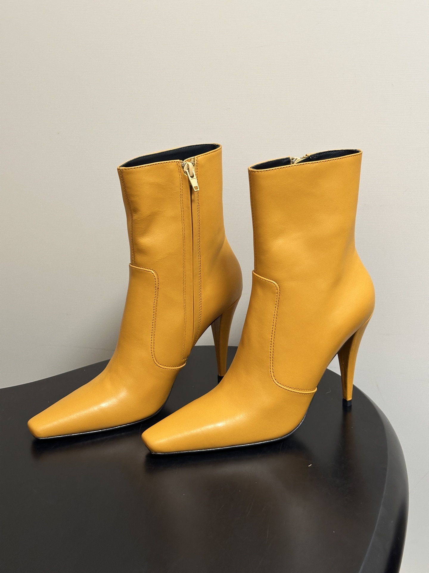 顶级品质 Saint Laurent fw26 new arrival~ YSL圣罗兰2026 秋冬新款侧拉高跟及踝靴细 顶级品质 Saint Laurent fw26 new arrival~ YSL圣罗兰2026 秋冬新款侧拉高跟及踝靴细