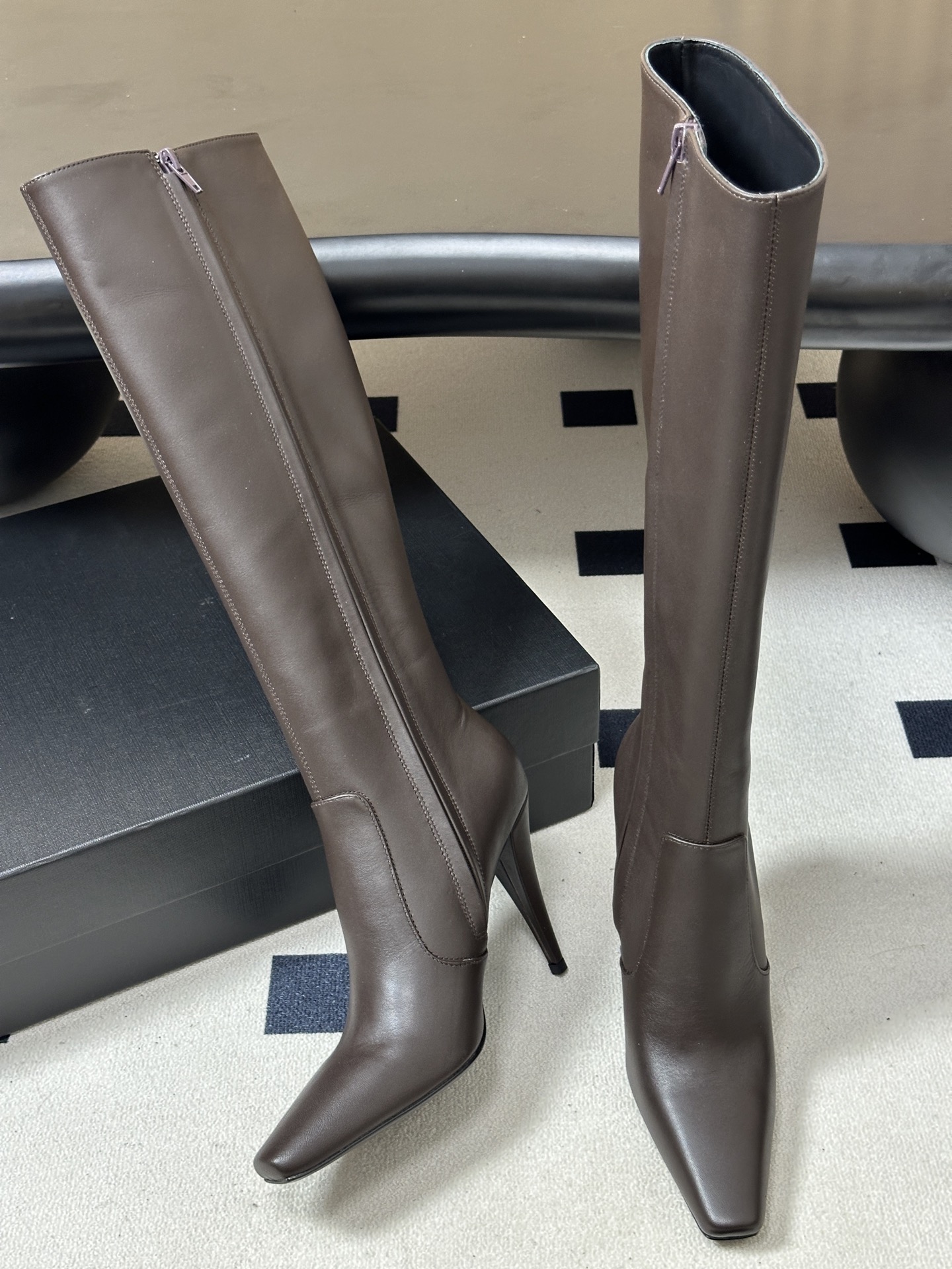 顶级品质 Saint Laurent fw26 new arrival~ YSL圣罗兰2026 秋冬新款侧拉高跟长靴粗跟 顶级品质 Saint Laurent fw26 new arrival~ YSL圣罗兰2026 秋冬新款侧拉高跟长靴粗跟