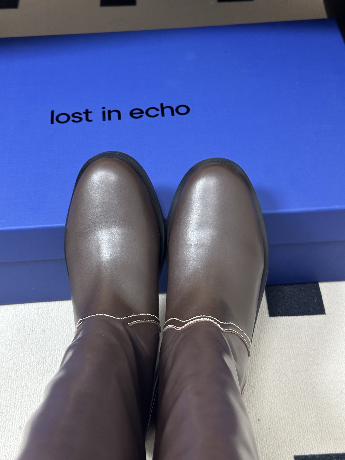 Lost in echo26ss早秋新款金属扣明线直筒高筒靴复古风堆堆靴 自带松弛复古文艺氛围感,醒目明线勾勒靴身轮廓, Lost in echo26ss早秋新款金属扣明线直筒高筒靴复古风堆堆靴 自带松弛复古文艺氛围感,醒目明线勾勒靴身轮廓,