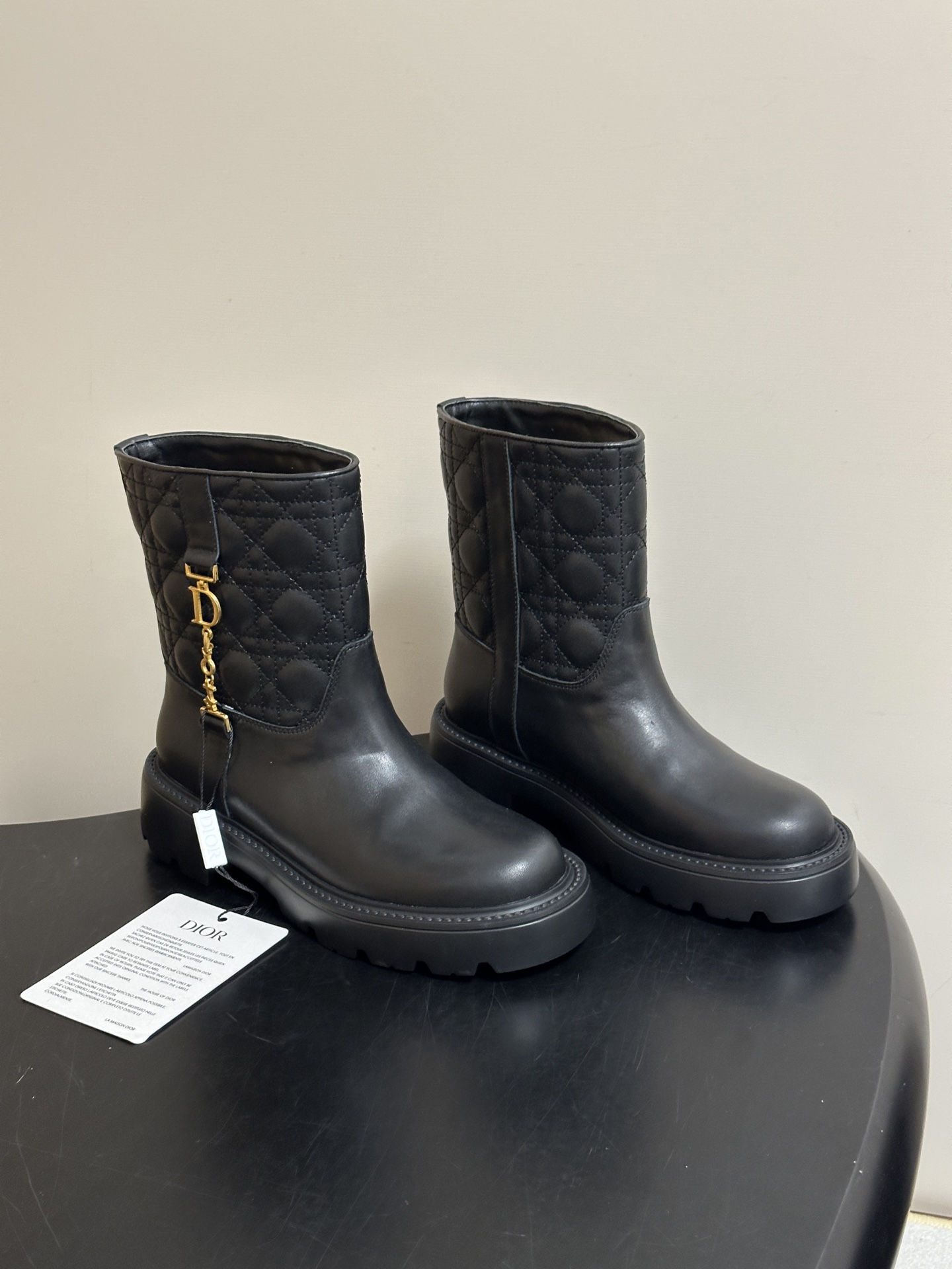 26ss早秋新款Dior 迪奥Diorly 及踝靴CD字母金属链条扣厚底短靴经典藤格纹搭扣机车风短靴 这款Diorly及