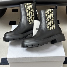 26ss早秋新款Dior 迪奥Ride 切尔西短靴 CD字母弹力松紧带厚底短靴 这款Dior Ride及踝靴以现代风格诠 26ss早秋新款Dior 迪奥Ride 切尔西短靴 CD字母弹力松紧带厚底短靴 这款Dior Ride及踝靴以现代风格诠