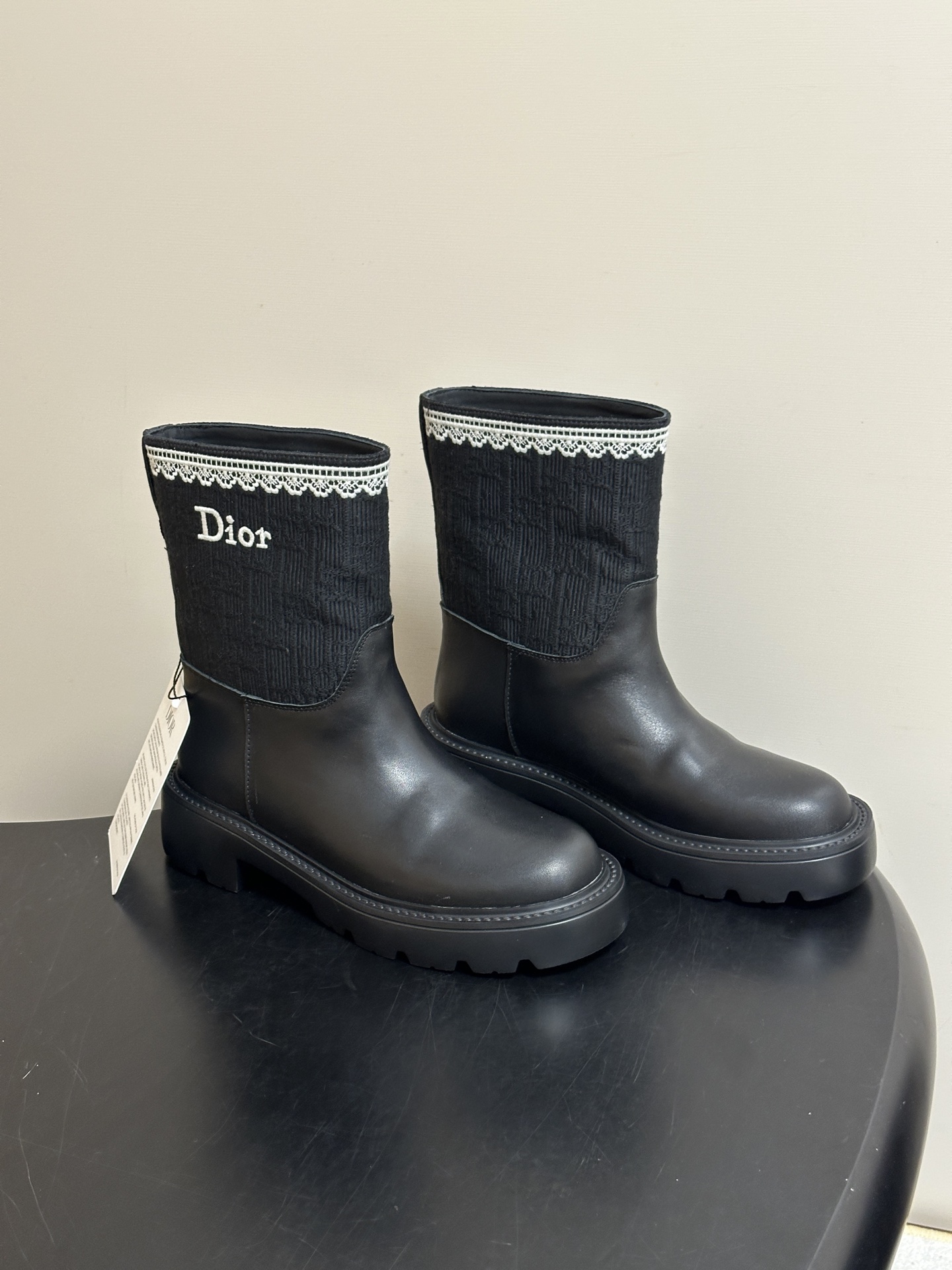 26ss早秋新款Dior 迪奥Dentelle短靴CD字母刺绣一脚蹬厚底短靴宽筒短筒靴 这款Dior Dentelle靴