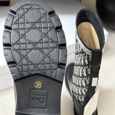 26ss早秋新款Dior 迪奥Dentelle 骑士靴CD字母刺绣一脚蹬厚底长靴宽筒直筒靴 这款Dior Dentell 26ss早秋新款Dior 迪奥Dentelle 骑士靴CD字母刺绣一脚蹬厚底长靴宽筒直筒靴 这款Dior Dentell