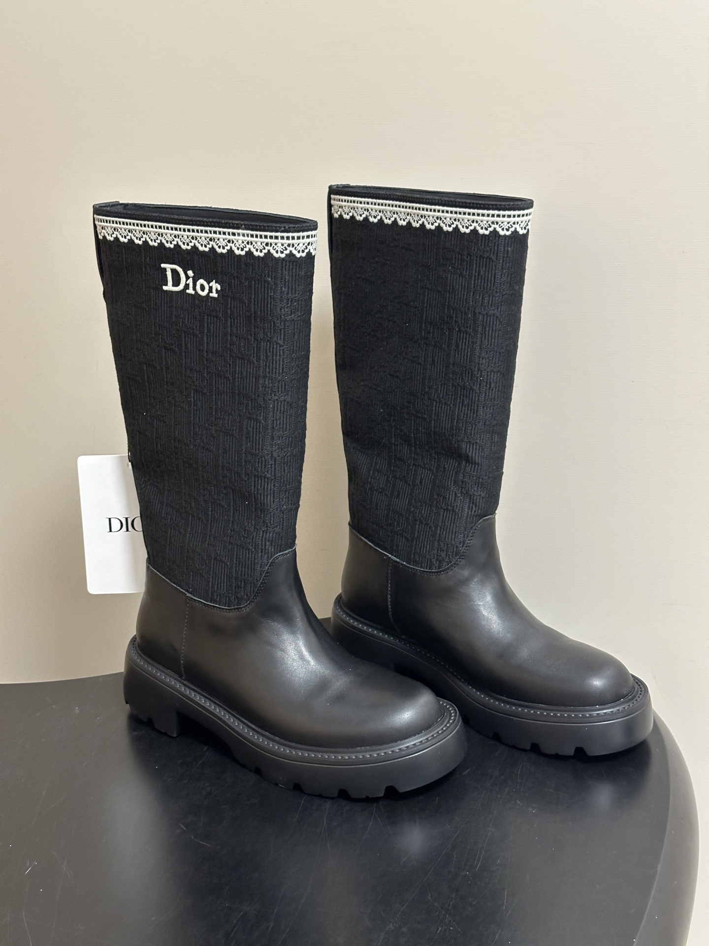26ss早秋新款Dior 迪奥Dentelle 骑士靴CD字母刺绣一脚蹬厚底长靴宽筒直筒靴 这款Dior Dentell