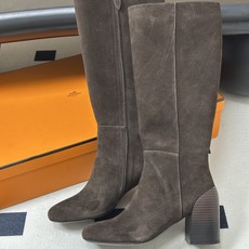 Hermes 爱马仕🐎 H家 2026 秋冬新款 Nueva 60长靴复古老钱长靴系列几何异形鞋跟侧拉链直筒高跟长靴 几 Hermes 爱马仕🐎 H家 2026 秋冬新款 Nueva 60长靴复古老钱长靴系列几何异形鞋跟侧拉链直筒高跟长靴 几