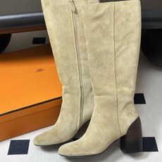 Hermes 爱马仕🐎 H家 2026 秋冬新款 Nueva 60长靴复古老钱长靴系列几何异形鞋跟侧拉链直筒高跟长靴 几 Hermes 爱马仕🐎 H家 2026 秋冬新款 Nueva 60长靴复古老钱长靴系列几何异形鞋跟侧拉链直筒高跟长靴 几