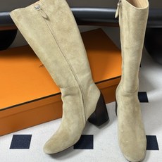 Hermes 爱马仕🐎 H家 2026 秋冬新款 Nueva 60长靴复古老钱长靴系列几何异形鞋跟侧拉链直筒高跟长靴 几 Hermes 爱马仕🐎 H家 2026 秋冬新款 Nueva 60长靴复古老钱长靴系列几何异形鞋跟侧拉链直筒高跟长靴 几