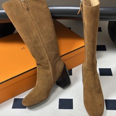 Hermes 爱马仕🐎 H家 2026 秋冬新款 Nueva 60长靴复古老钱长靴系列几何异形鞋跟侧拉链直筒高跟长靴 几 Hermes 爱马仕🐎 H家 2026 秋冬新款 Nueva 60长靴复古老钱长靴系列几何异形鞋跟侧拉链直筒高跟长靴 几