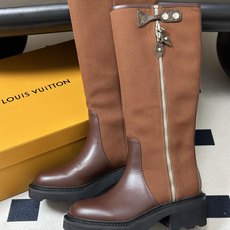 26Fw秋冬新款Louis vuitton LV BEAUBOURG高筒靴老花吊坠骑士靴厚底侧拉链长靴 本款 LV Be 26Fw秋冬新款Louis vuitton LV BEAUBOURG高筒靴老花吊坠骑士靴厚底侧拉链长靴 本款 LV Be