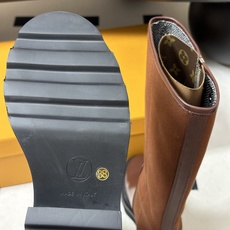 26Fw秋冬新款Louis vuitton LV BEAUBOURG高筒靴老花吊坠骑士靴厚底侧拉链长靴 本款 LV Be 26Fw秋冬新款Louis vuitton LV BEAUBOURG高筒靴老花吊坠骑士靴厚底侧拉链长靴 本款 LV Be