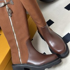 26Fw秋冬新款Louis vuitton LV BEAUBOURG高筒靴老花吊坠骑士靴厚底侧拉链长靴 本款 LV Be 26Fw秋冬新款Louis vuitton LV BEAUBOURG高筒靴老花吊坠骑士靴厚底侧拉链长靴 本款 LV Be