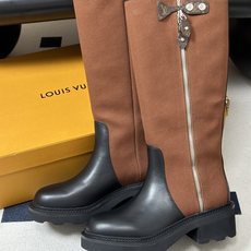 26Fw秋冬新款Louis vuitton LV BEAUBOURG高筒靴老花吊坠骑士靴厚底侧拉链长靴 本款 LV Be 26Fw秋冬新款Louis vuitton LV BEAUBOURG高筒靴老花吊坠骑士靴厚底侧拉链长靴 本款 LV Be