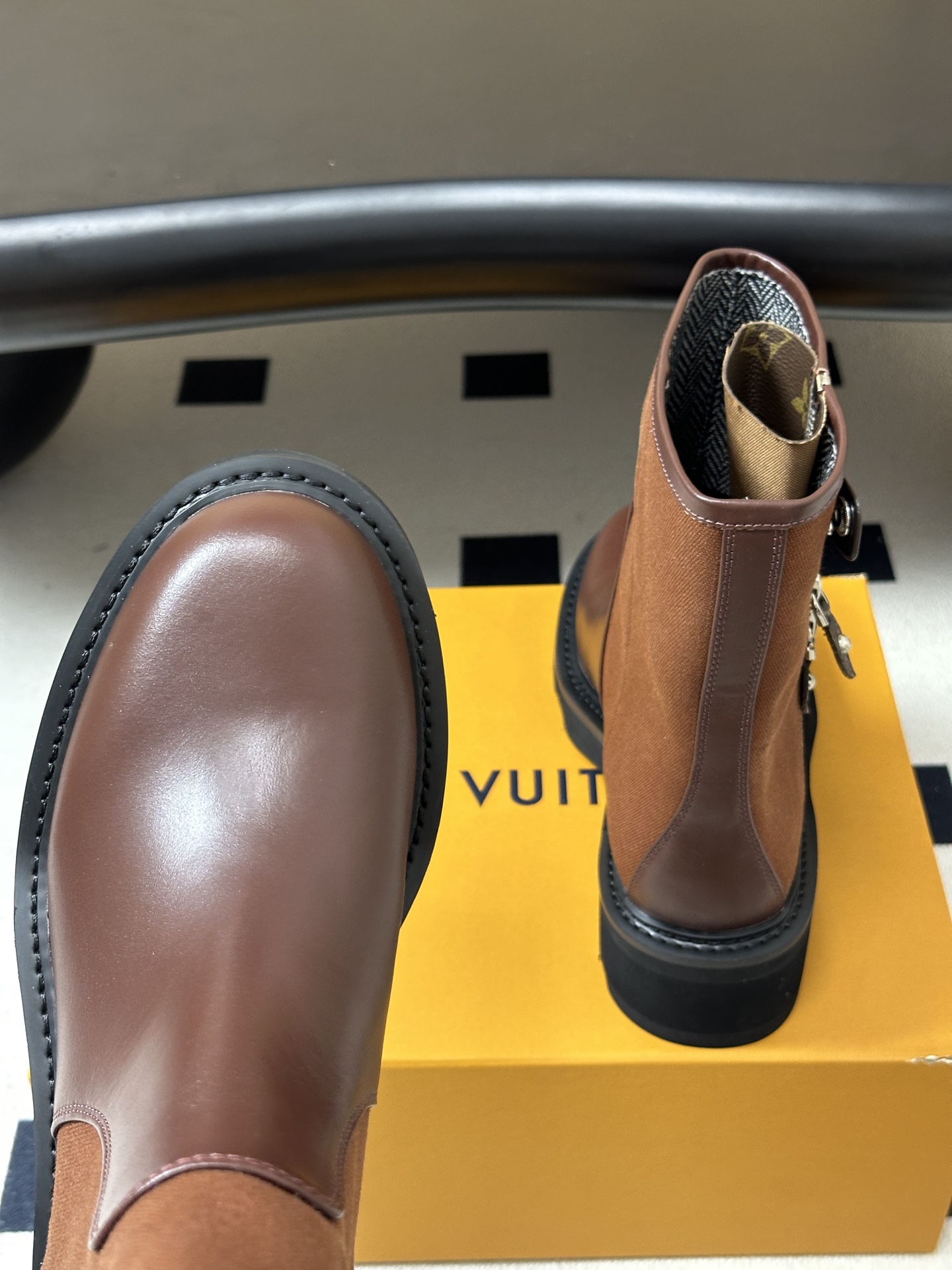 26Fw秋冬新款Louis vuitton LV BEAUBOURG及踝靴老花吊坠宽筒矮靴厚底侧拉链短靴 本款 LV B