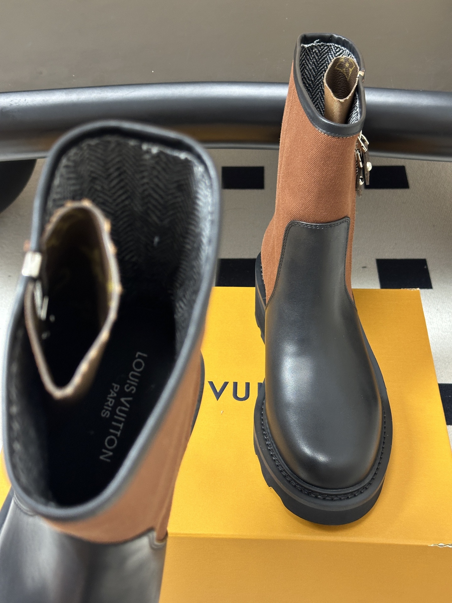 26Fw秋冬新款Louis vuitton LV BEAUBOURG及踝靴老花吊坠宽筒矮靴厚底侧拉链短靴 本款 LV B