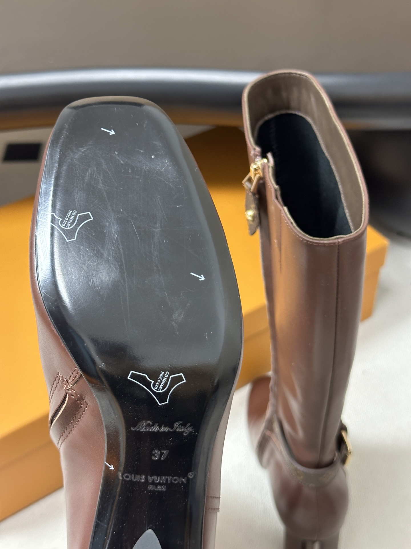 26ss 秋冬新款Louis vuitton Lv LEGACY梅花跟圆头高跟长靴侧拉链老花皮带长筒靴 本款 Legac 26ss 秋冬新款Louis vuitton Lv LEGACY梅花跟圆头高跟长靴侧拉链老花皮带长筒靴 本款 Legac