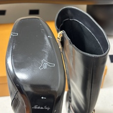 26ss 秋冬新款Louis vuitton Lv LEGACY梅花跟圆头高跟长靴侧拉链老花皮带长筒靴 本款 Legac 26ss 秋冬新款Louis vuitton Lv LEGACY梅花跟圆头高跟长靴侧拉链老花皮带长筒靴 本款 Legac