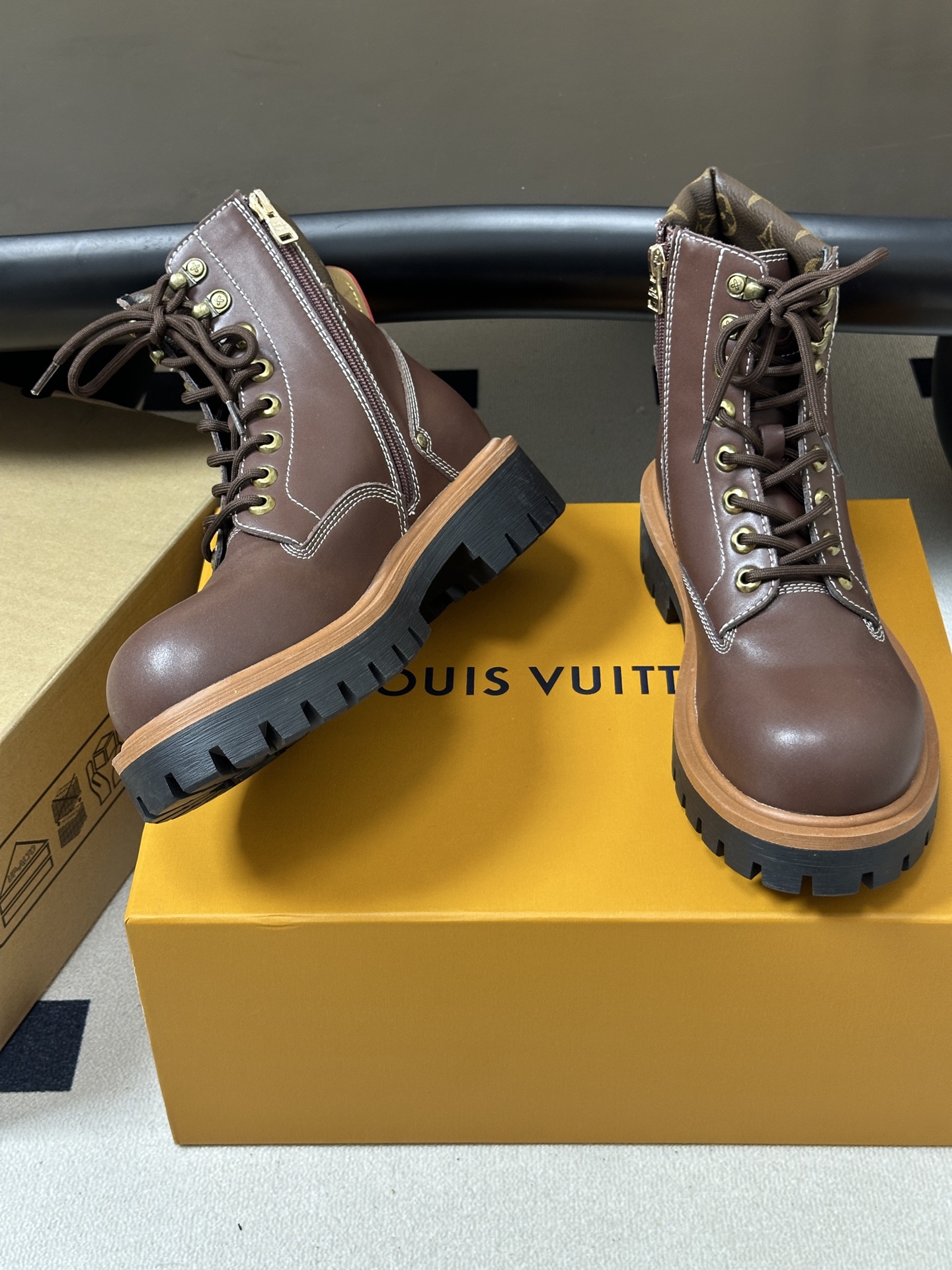 26Ss 秋冬新款Louis vuiteeon LV BUBBLE 系带鞋男士厚底小皮鞋马丁靴 LV Bubble 系带 26Ss 秋冬新款Louis vuiteeon LV BUBBLE 系带鞋男士厚底小皮鞋马丁靴 LV Bubble 系带