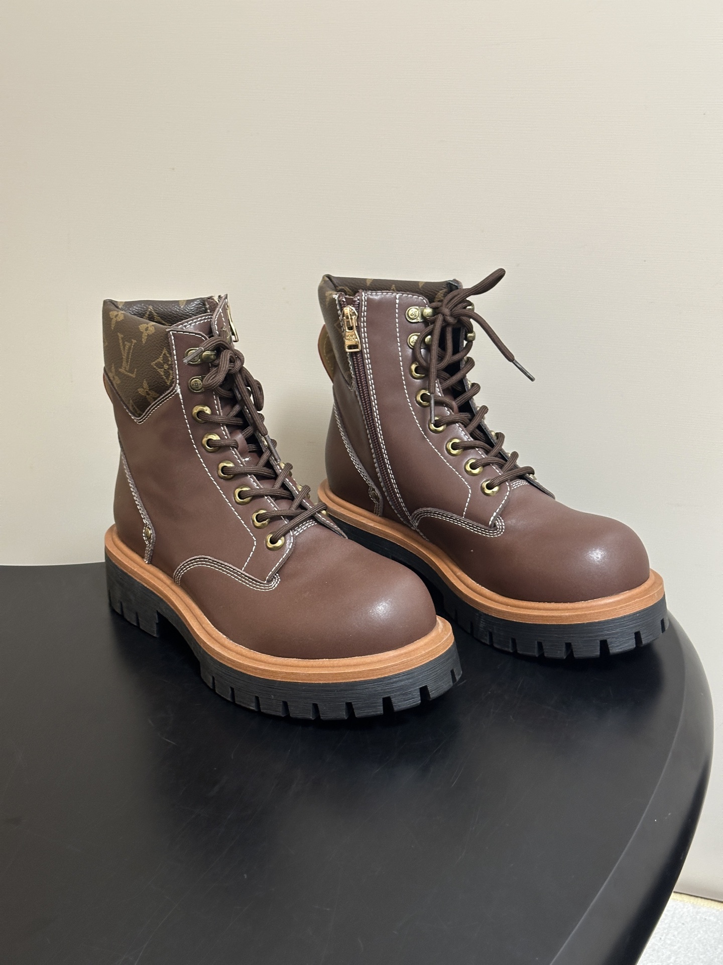 26Ss 秋冬新款Louis vuiteeon LV BUBBLE 系带鞋男士厚底小皮鞋马丁靴 LV Bubble 系带 26Ss 秋冬新款Louis vuiteeon LV BUBBLE 系带鞋男士厚底小皮鞋马丁靴 LV Bubble 系带