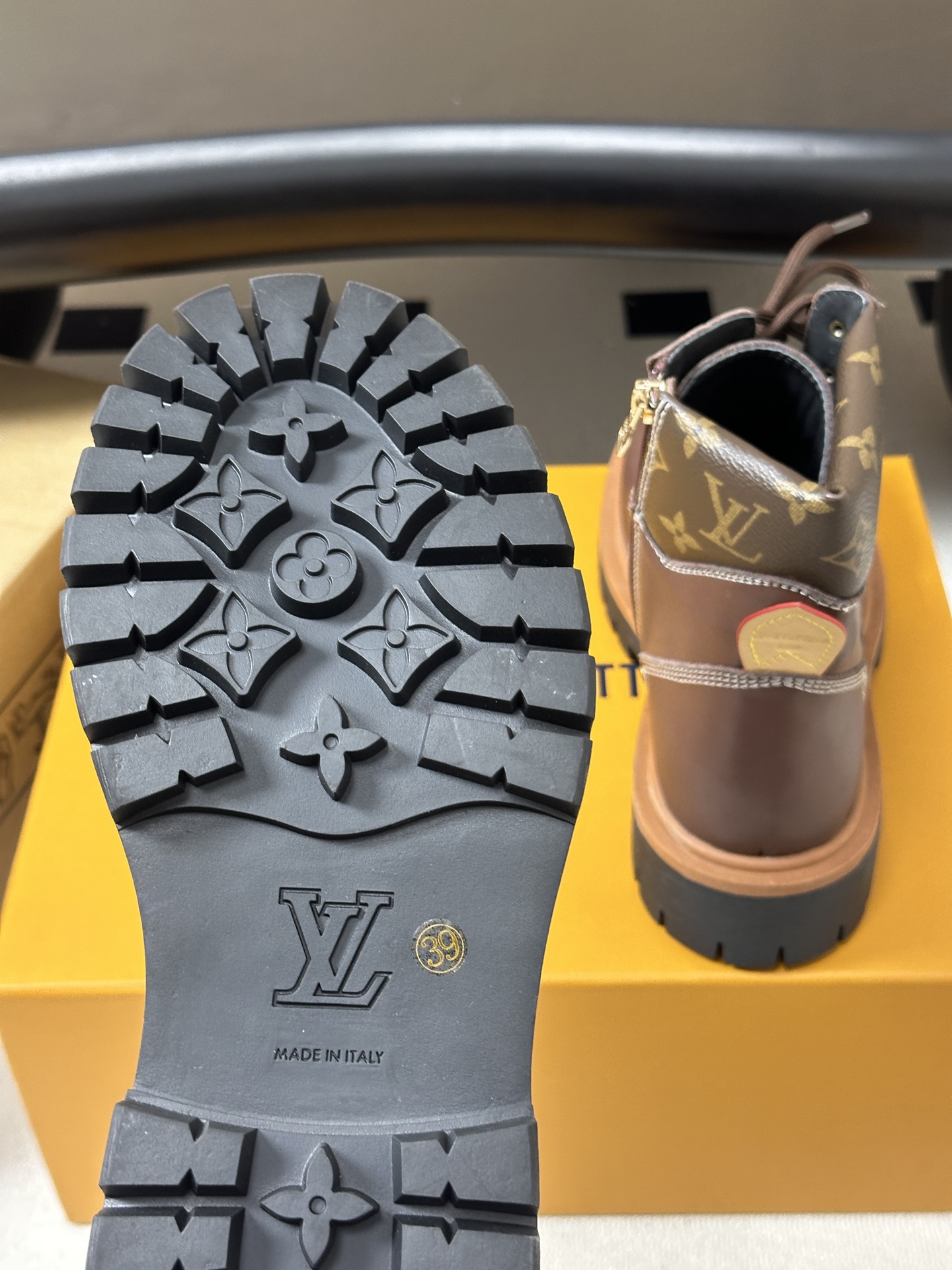 26Ss 秋冬新款Louis vuiteeon LV BUBBLE 系带鞋男士厚底小皮鞋马丁靴 LV Bubble 系带 26Ss 秋冬新款Louis vuiteeon LV BUBBLE 系带鞋男士厚底小皮鞋马丁靴 LV Bubble 系带