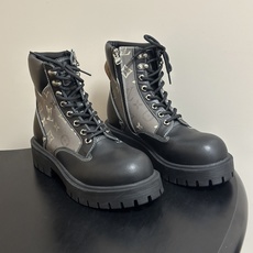 26Ss 秋冬新款Louis vuiteeon LV BUBBLE 系带鞋男士厚底小皮鞋马丁靴 LV Bubble 系带 26Ss 秋冬新款Louis vuiteeon LV BUBBLE 系带鞋男士厚底小皮鞋马丁靴 LV Bubble 系带