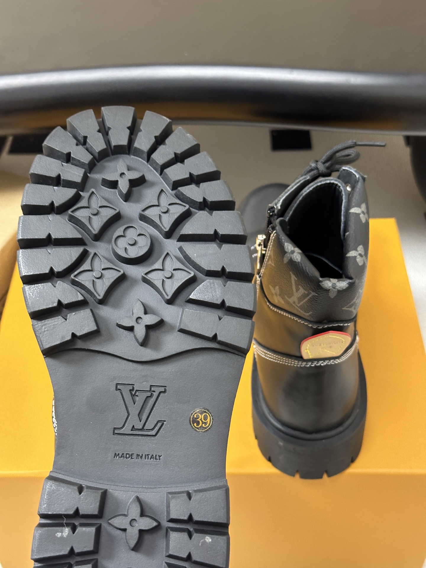 26Ss 秋冬新款Louis vuiteeon LV BUBBLE 系带鞋男士厚底小皮鞋马丁靴 LV Bubble 系带 26Ss 秋冬新款Louis vuiteeon LV BUBBLE 系带鞋男士厚底小皮鞋马丁靴 LV Bubble 系带