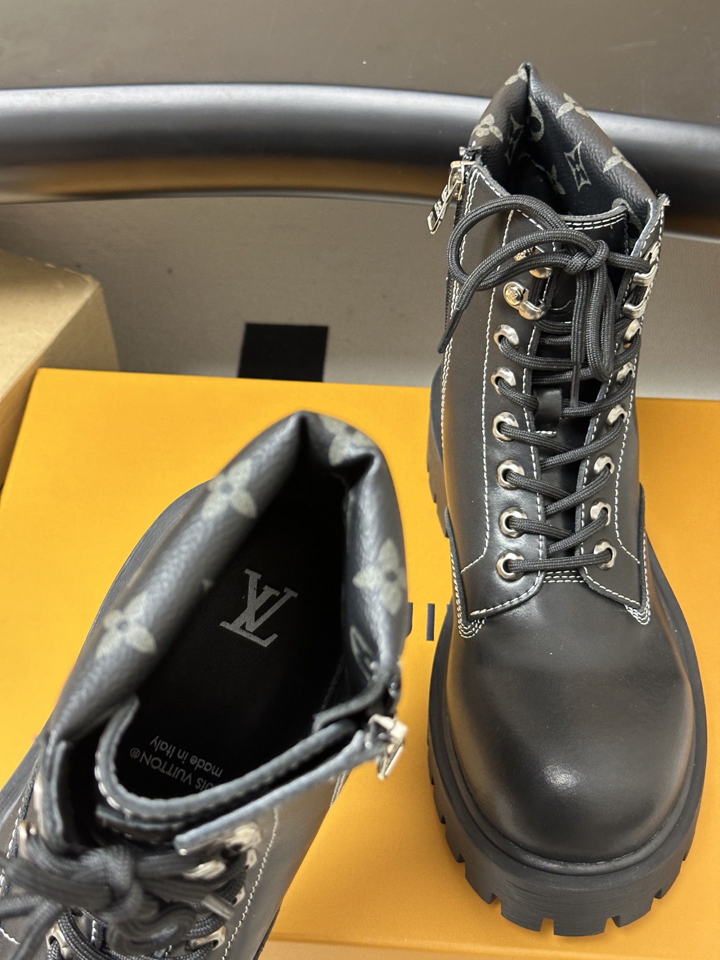 26Ss 秋冬新款Louis vuiteeon LV BUBBLE 系带鞋男士厚底小皮鞋马丁靴 LV Bubble 系带 26Ss 秋冬新款Louis vuiteeon LV BUBBLE 系带鞋男士厚底小皮鞋马丁靴 LV Bubble 系带