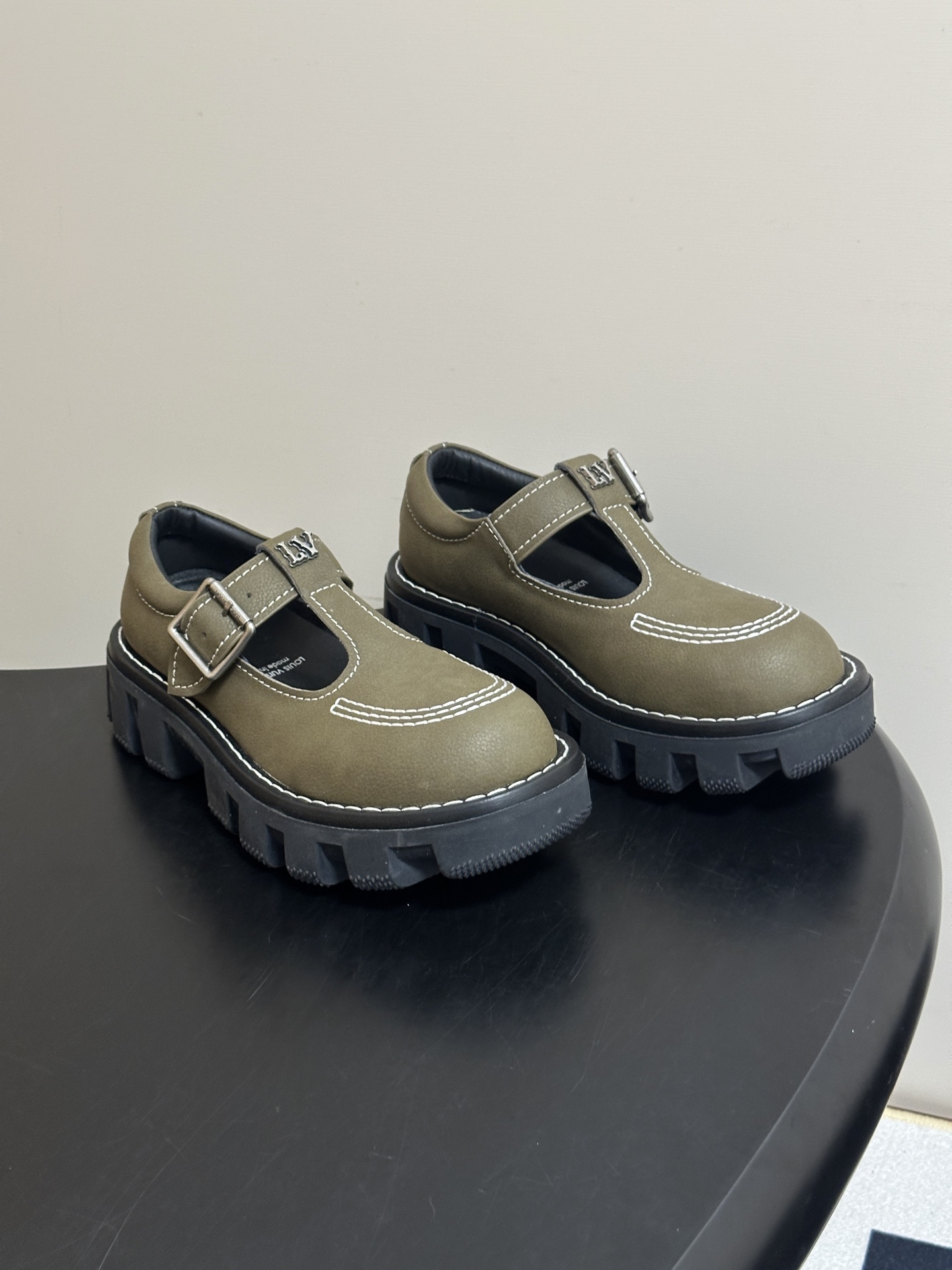 26Ss早秋新款Louis vuiteeon LV BUBBLE 玛丽珍情侣款厚底小皮鞋乐福鞋 LV Bubble 系带 26Ss早秋新款Louis vuiteeon LV BUBBLE 玛丽珍情侣款厚底小皮鞋乐福鞋 LV Bubble 系带