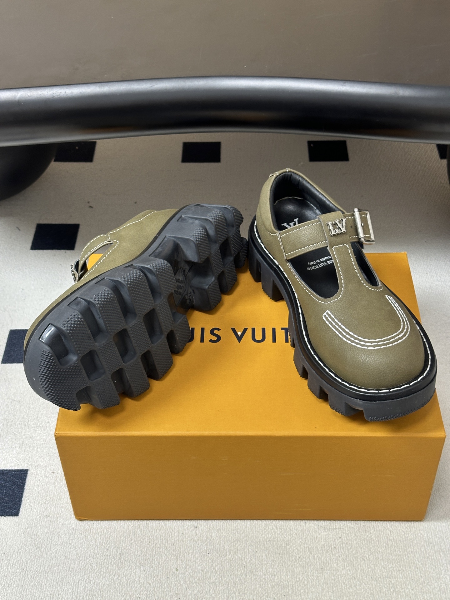 26Ss早秋新款Louis vuiteeon LV BUBBLE 玛丽珍情侣款厚底小皮鞋乐福鞋 LV Bubble 系带 26Ss早秋新款Louis vuiteeon LV BUBBLE 玛丽珍情侣款厚底小皮鞋乐福鞋 LV Bubble 系带