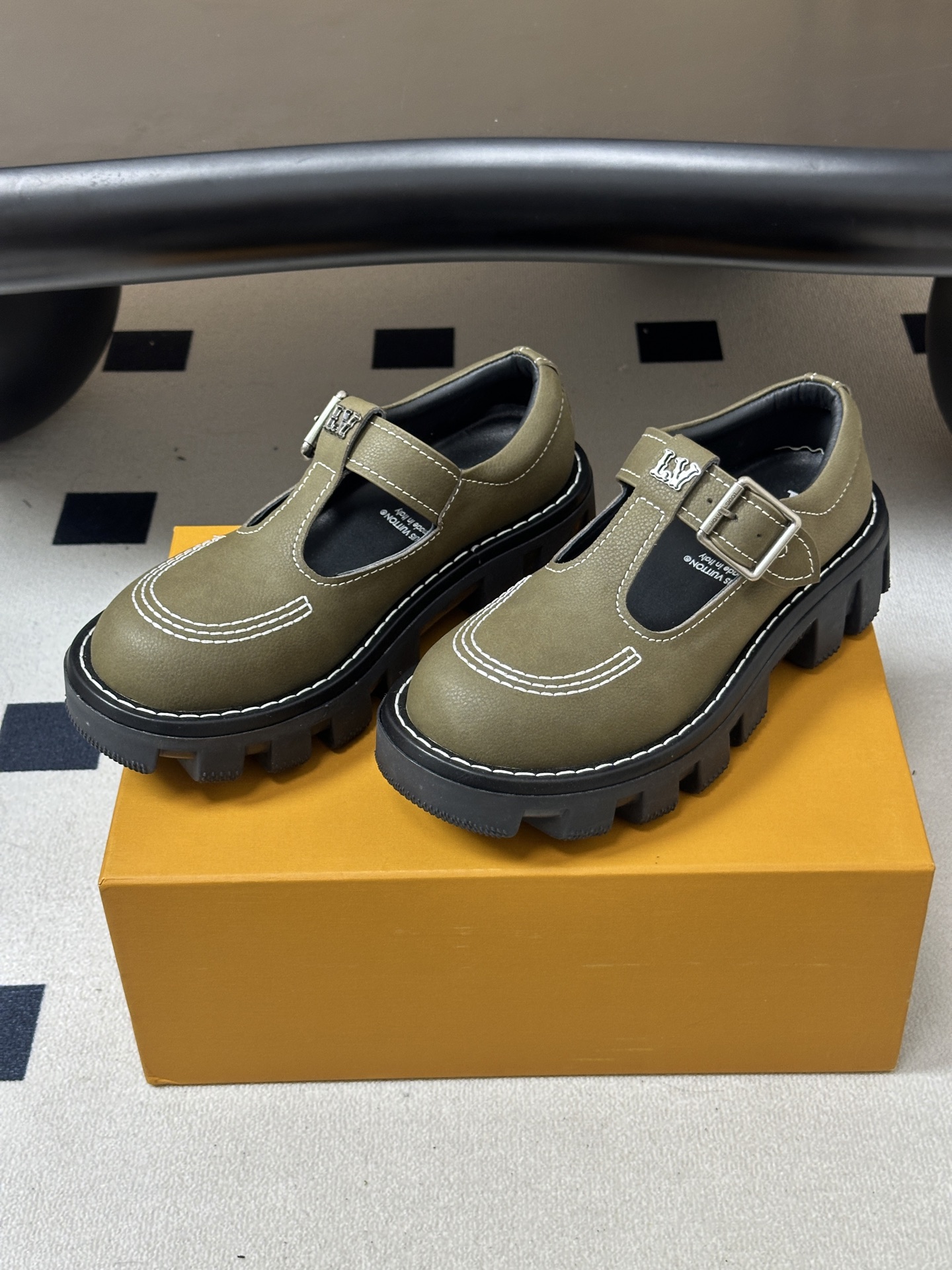 26Ss早秋新款Louis vuiteeon LV BUBBLE 玛丽珍情侣款厚底小皮鞋乐福鞋 LV Bubble 系带 26Ss早秋新款Louis vuiteeon LV BUBBLE 玛丽珍情侣款厚底小皮鞋乐福鞋 LV Bubble 系带