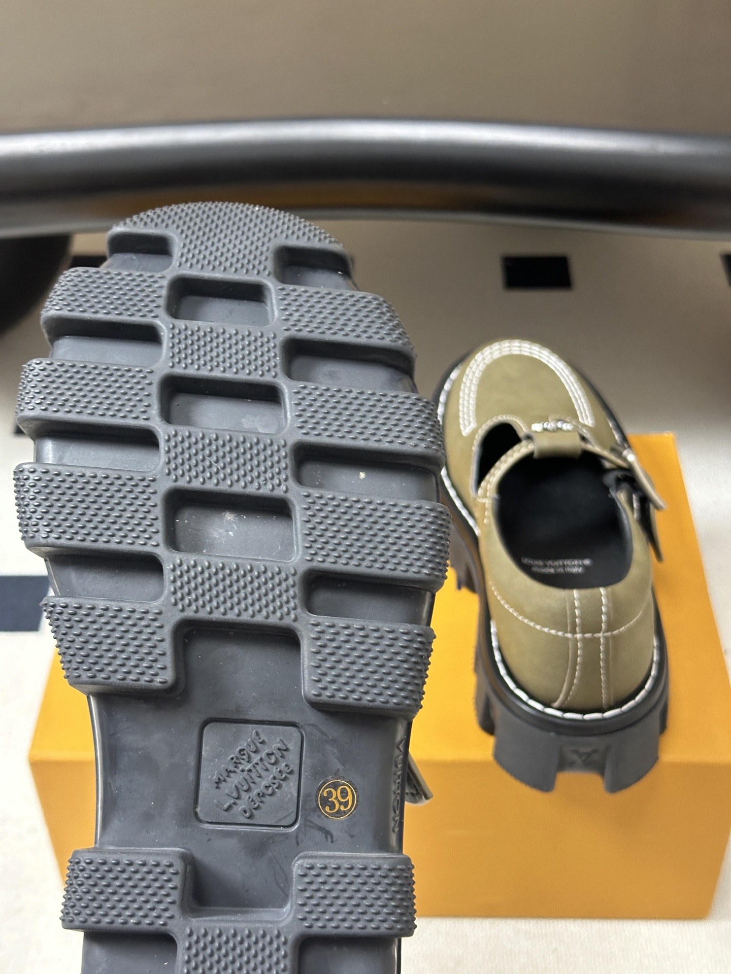 26Ss早秋新款Louis vuiteeon LV BUBBLE 玛丽珍情侣款厚底小皮鞋乐福鞋 LV Bubble 系带 26Ss早秋新款Louis vuiteeon LV BUBBLE 玛丽珍情侣款厚底小皮鞋乐福鞋 LV Bubble 系带